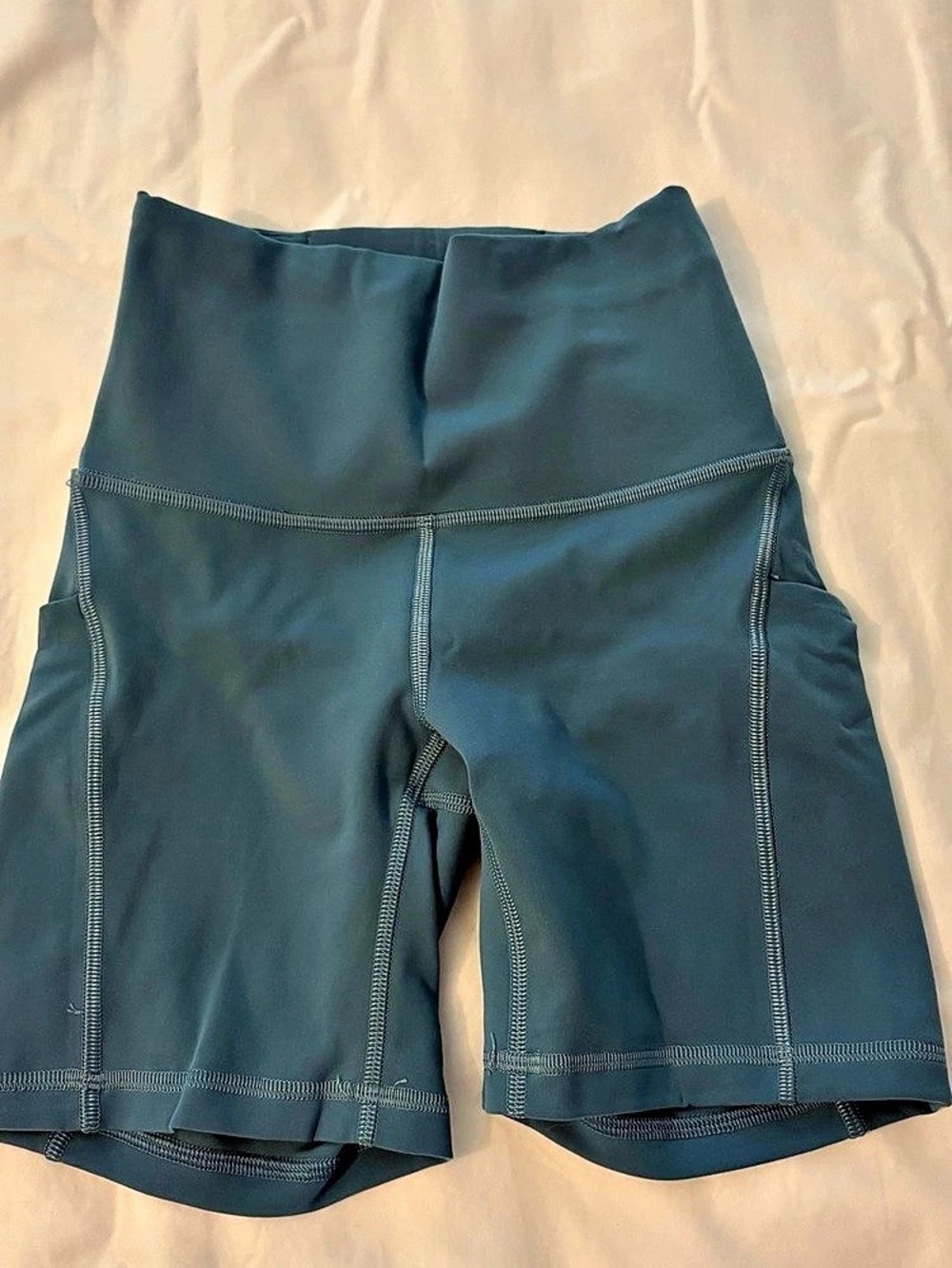 lululemon High-Rise Short with Pockets Blue Size 2